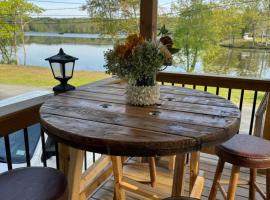 Cozy lake house, hotel en Nassau