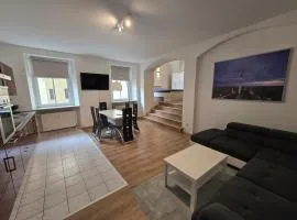 FERIENWOHNUNG 77m2 APARTMENT 2 RAUM WOHNUNG im ZITTAUER STADTZENTRUM INNENSTADT INNENRING TOP LAGE MARKT UND RATHAUS NÄHE