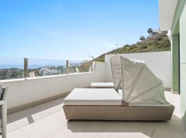 Chic and stunning views on amazing terrace RDR484, hotel in Mijas Costa