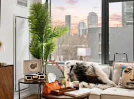 Luxe 2BR Apt near Boston Common with Pool