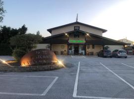 MAISON LUCIANO VECCHIA FATTORIA ristorante pizzeria, hotel v destinácii Loreto