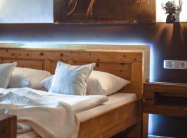 Apartmenthaus Gasthof Burg Heimfels, hotel v destinaci Heinfels