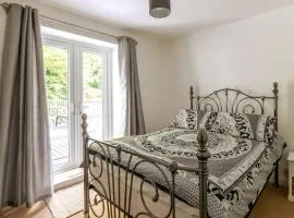 Stylish 2BD Family Hideaway in Dover