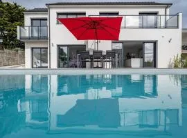 Villa avec piscine, vue mer, 200 m de la plage