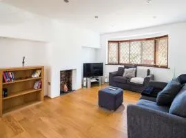 Elegant 2BD House with Garden and Decked Patio