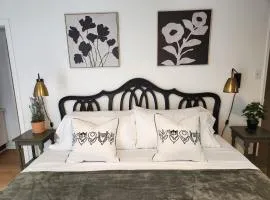 Retro Retreat- Block from Ocean Casino & Waterpark