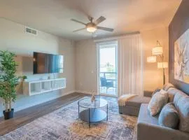 Modern 2BD - Gym, Pool, Parking, W-D - Sleeps 8