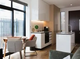 Chic 2BR Apartment - Secure Gated Complex in CBD