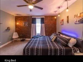 20Percent OFF Spacious 6BR Loft Style with Pool Table, Sleeps 16 in Comfort