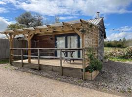 Reindeer Lodge at The Cotswold Reindeer Herd, chata v destinaci Ampney Crucis