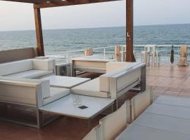 Chalet en primera línea de playa Piles, Hotel in Piles