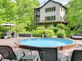 Hot Tub and Trail Access Treehouse in Landrum!