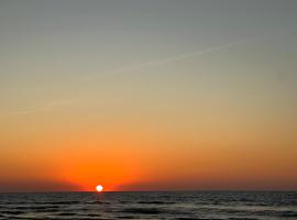 The Cozy Glass House by the Sea，巴旺的小屋