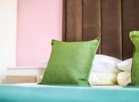 Serenity Heights Backpackers Lodge