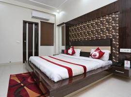 Hotel O KN Plaza, hotell sihtkohas Sikandra