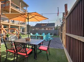 Charming Downtown Bryson City SkyLoft Apt 1 - Perfect for Couples!, hotel i Bryson City