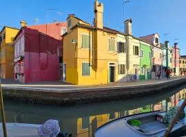 Casa Yellow Corner - Seasons Real Estate - Burano