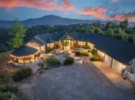 Yosemite Cloudline Ridge with HUGE views-hot tub-game room!
