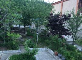 Sunny, Hotel in Tqibuli