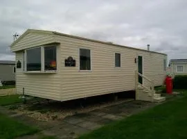 Kingfisher Horizon Elm 6 Berth Panel heated close to site shop