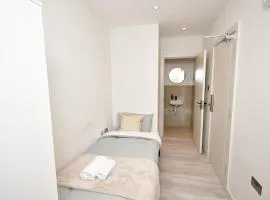 Comfortable Ensuite Single room in Kingston