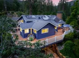 Yosemite Creekside Retreat with spa/games/EV Charger and more