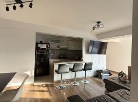 Modern 3BR 2BTh Apt with Pool, hotel a San Antonio