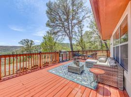 Charming Ruidoso House with Deck and Mountain Views!