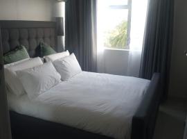 Chakas Rock Chalet 57, cabin in Ballito