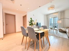 Luxury 1BR Yas Island with Partial Canal View, casa per le vacanze a Yas Island