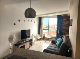 Lovely one bedroom condo in beautiful Laureles, hotel v destinaci Medellín