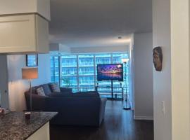 Lovely condo near Lake Ontario, кондоминиум в Торонто