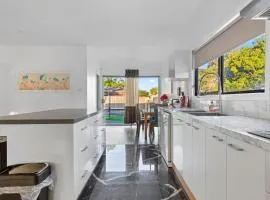 Spacious Wyong Getaway