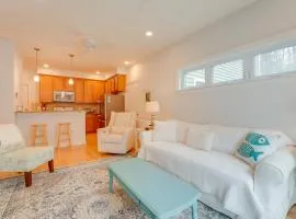 Near Portland Trails Walkable Apartment with Deck