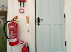 Artist house Letterkenny, готель з басейнами у місті Леттеркенні