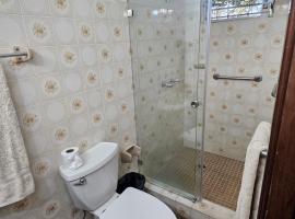 Habitación con Baño privado, hotel v destinaci San Pedro Sula
