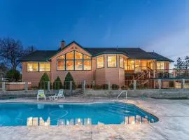 Yosemite Adventure House with Pool-hot tub-game room