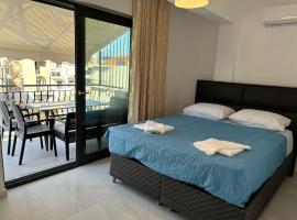 Viesnīca Kostas City Apartments in Zakynthos Town pilsētā Zakinta