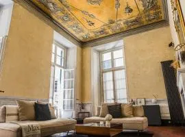 Eleven Luxury Suite - dimora affrescata del '500 a pochi passi dall'Acquario