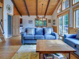 Beautiful Chalet about 5 Miles to Attitash Mountain, hotel v destinaci Glen