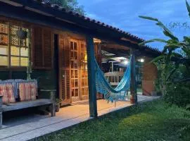 Um Chalé aconchegante no sítio em meio a natureza.