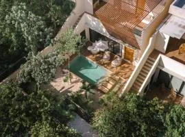 Bali 4BR Villa w Pool, Rooftop Jacuzzi and BBQ