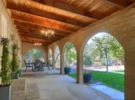 La Dolce Villa Pond Retreat in Yosemite