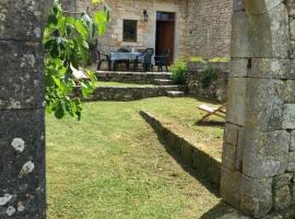 Maison du XIVe siècle avec WiFi et animaux admis près de Sarlat - FR-1-616-152, hotel en Borrèze