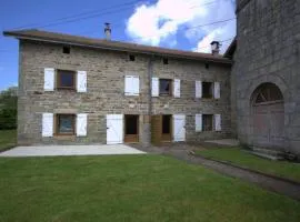 Gîte rustique avec cheminée et jardin - idéal pour familles et activités hivernales - FR-1-496-198