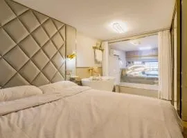 Shanghai Stylish Loft near Riverside Smart Home & Bathtub 上海精装复式公寓近黄浦江