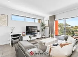 Lakeside Executive Retreat near Westfield Shops