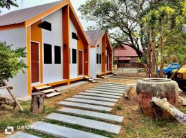 แอทโฮมไร่พอดี รีสอร์ท At home raipordee resort, hotel en Ban Khok Klang
