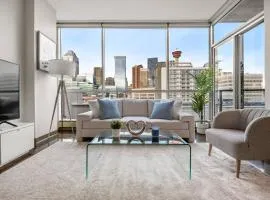 The Chic Downtown Residence | Luxe + Free Parking