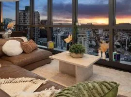 Indulgence at Meriton, Spectacular Views, Sleeps 6 Includes Carpark